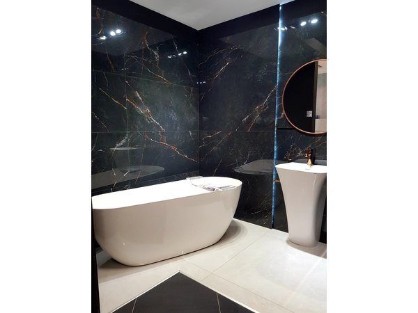 SHINESTONE BLACK POL 274,8*119,8